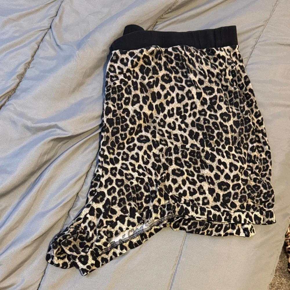 Leopard Print Sleep Shorts - Picture 4 of 4
